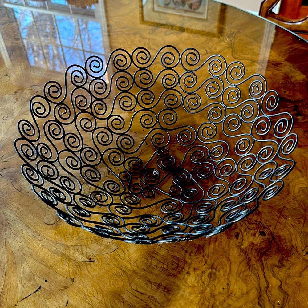 Scroll centerpiece bowl
